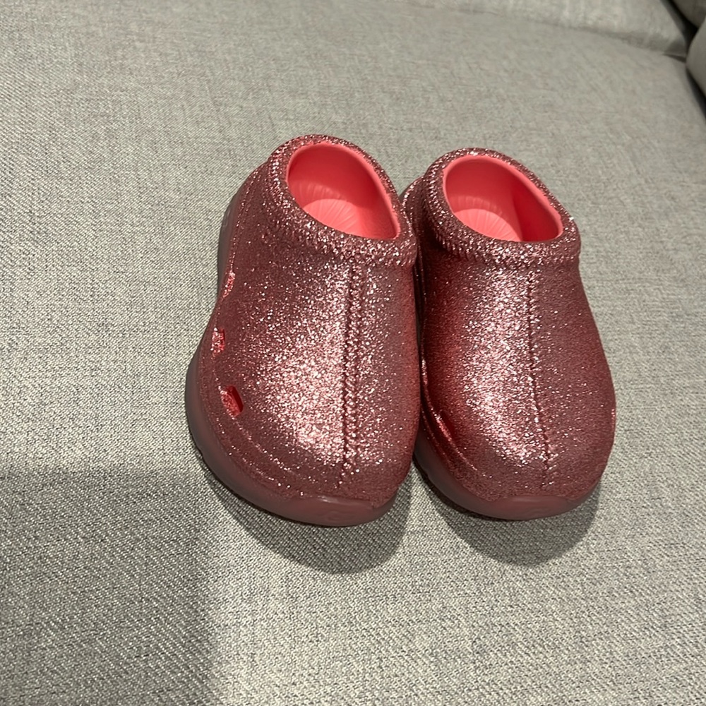 Ugg T Tasman sport glitter size 7 slightly used. Pink glitter.